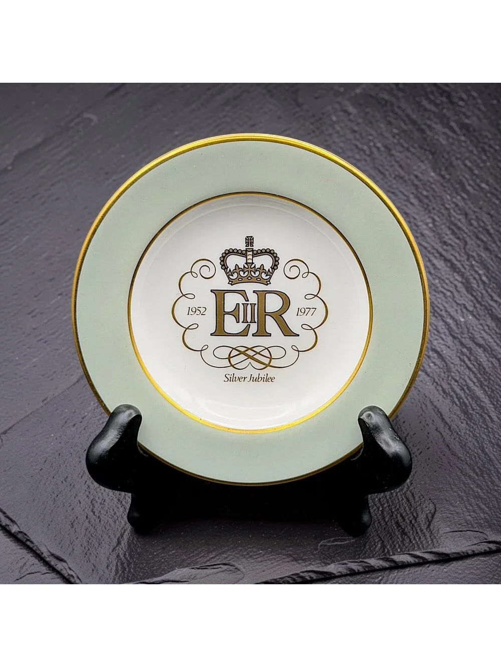 Vintage Wedgwood Queen Elizabeth II Silver Jubilee 1977 Bone China Plate 4.25
